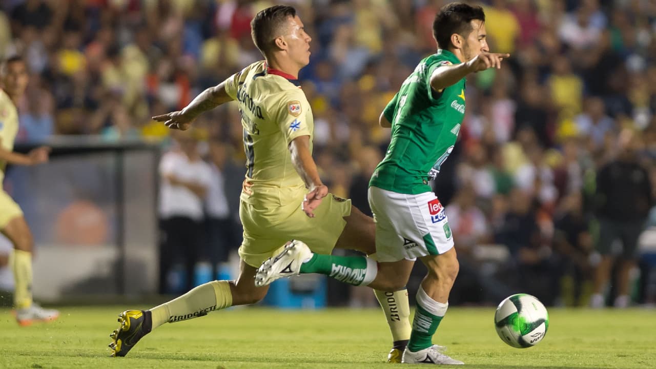 Navarro maniató a Matheus Uribe.