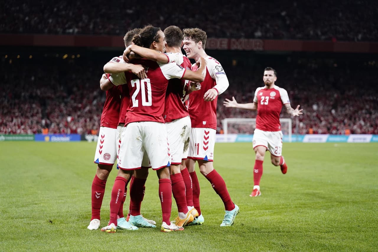 Dinamarca no tuvo piedad y goleó a Israel 5-0 rumbo a Catar 2022. El triunfo impecable fue gracias a las anotaciones de Delaney, Cornelius, Skov, Poulsen y Kjaer, y siguen con paso demoledor siendo líder del Grupo F.