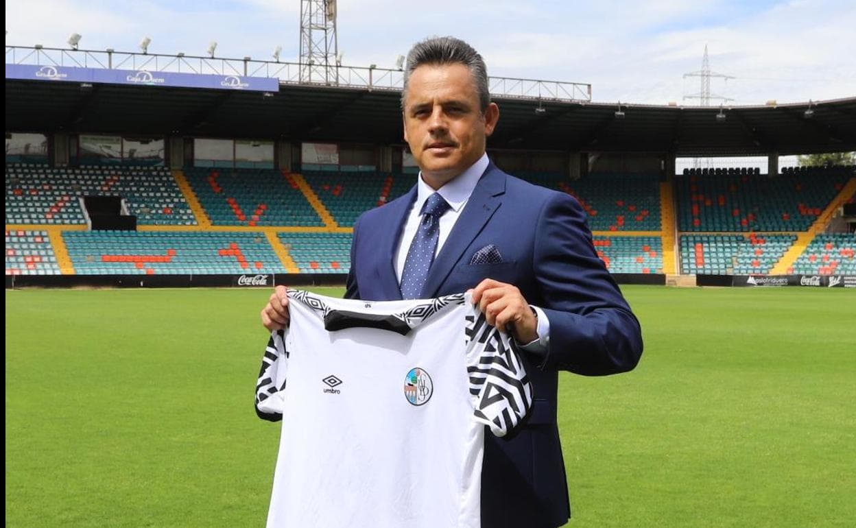 El Salamanca español presentó a Ulises Zurita como presidente