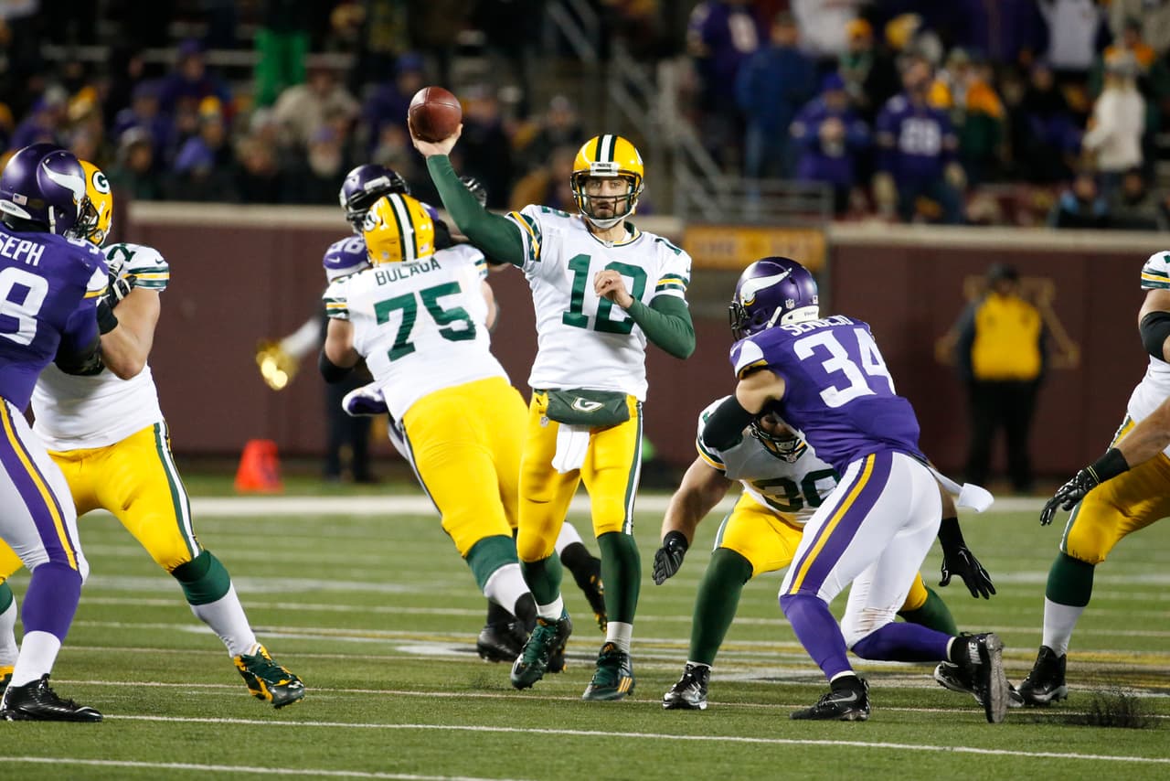 6. GREEN BAY PACKERS - Salieron de la mala racha de 3 derrotas al hilo, sin embargo, todavía tienen problemas a la ofensiva, llegan pero no anotan touchdowns, por eso se lució el pateador Mason Crosby contra Minnesota. Recuperaron el liderato del Norte NFC pero necesitan consistencia.