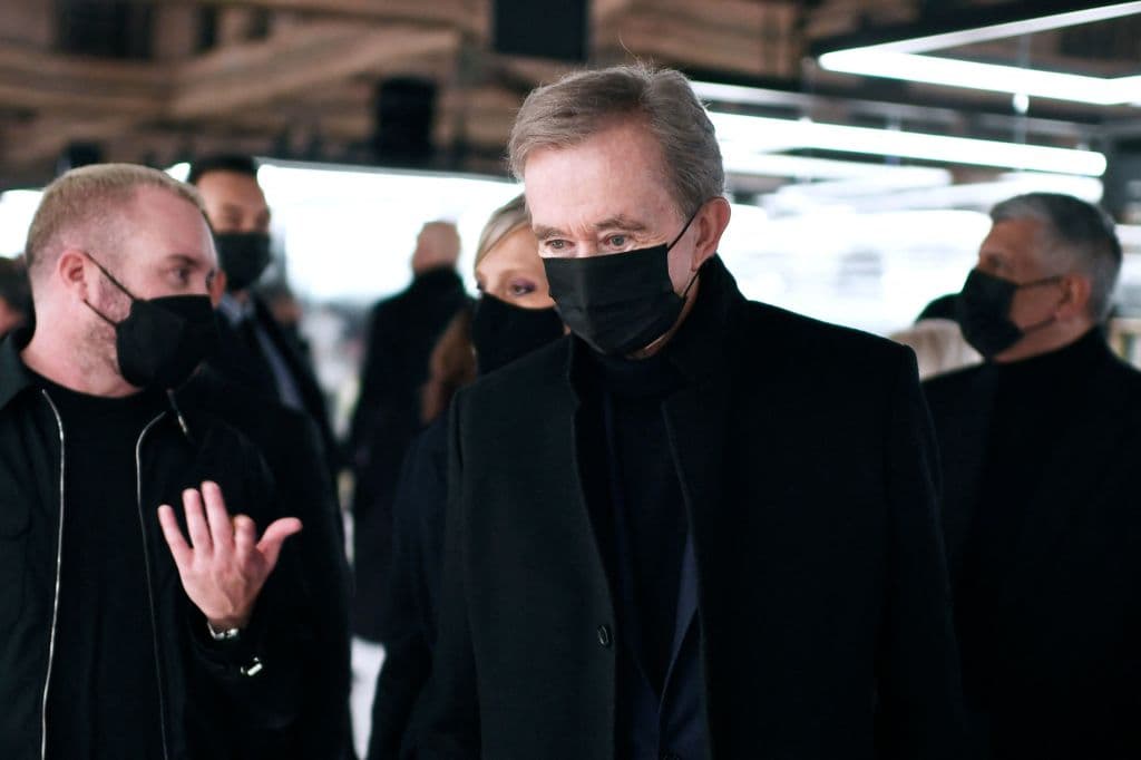 Algunas de las otras razones por las que la fortuna de Arnault creció fue gracias a que han dirigido gran parte de sus esfuerzos hacia las generaciones más jóvenes.
<br>