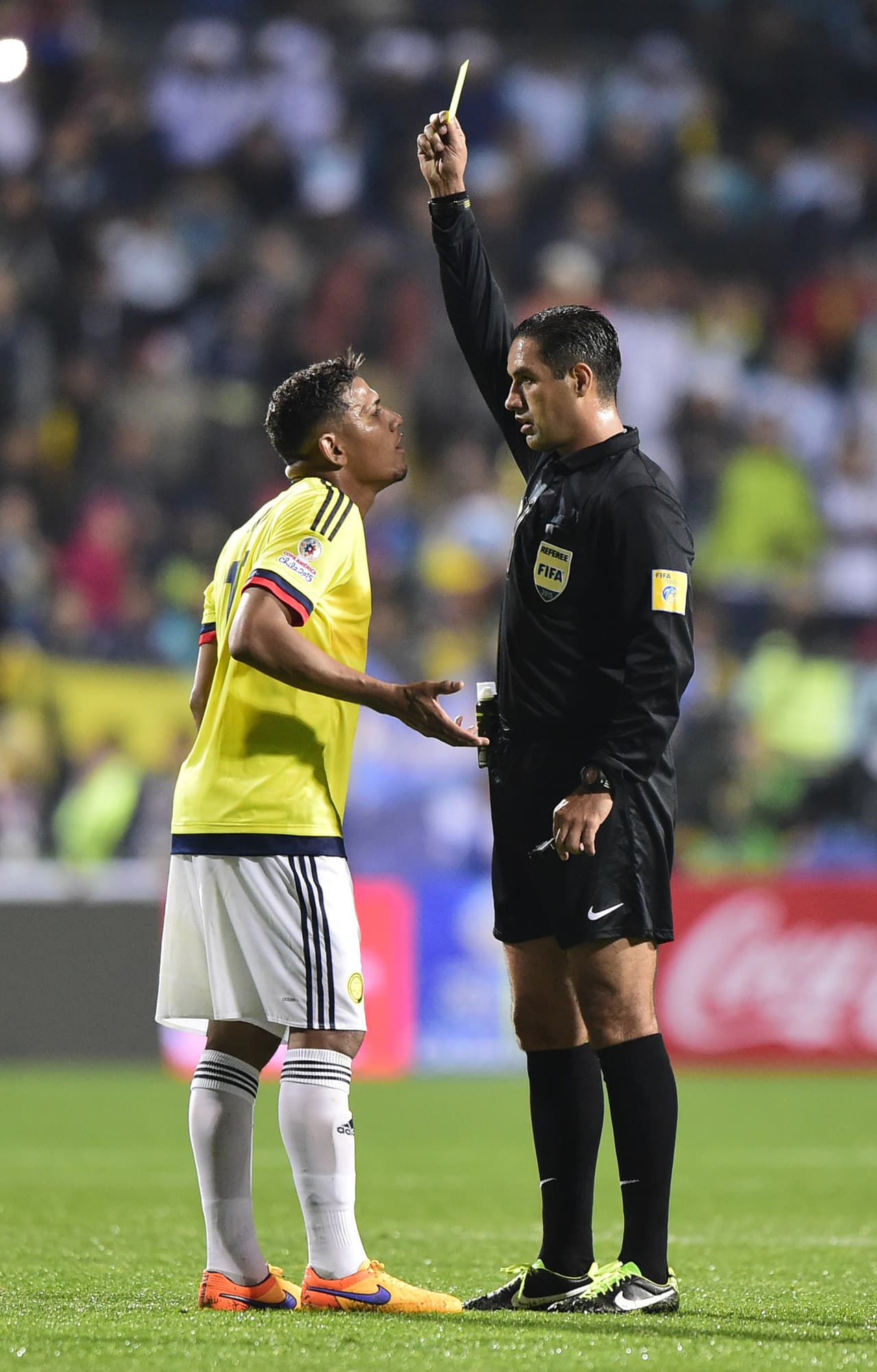 Las tarjetas amarillas estuvieron en oferta con el árbitro central mexicano, Roberto García Orozco.