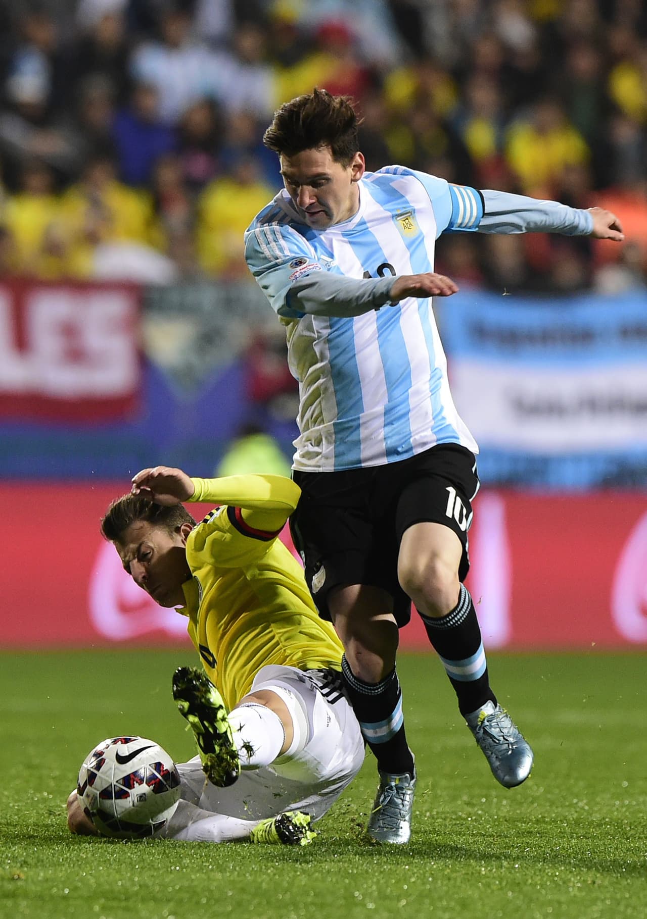 El brillo de Messi se vio opacado ante una gran contención colombiana.