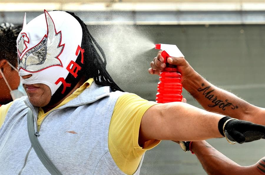 El pasado viernes, el Instituto Mexicano del Seguro Social (IMSS) informó que la economía mexicana superó
<a href="https://www.univision.com/temas/desempleo">la pérdida de 1,000,000 de empleos formales</a> a causa de la pandemia.
<b>De ellos, unos 197,000 han sido en la Ciudad de México.</b>