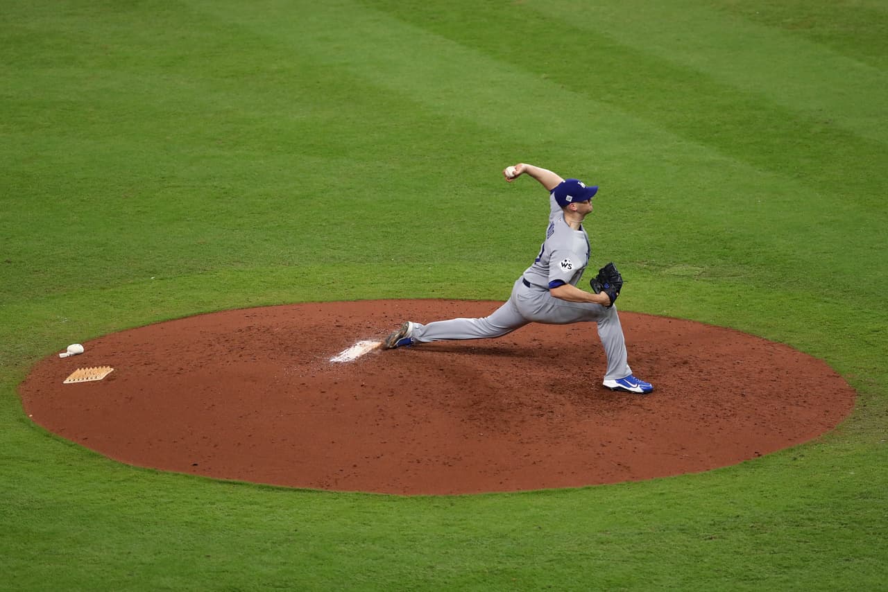 Alex Wood estuvo intratable en la lomita. En 5.2 entradas de trabajo sólo recibió un hit, un cuadrangular solitario de George Springer.