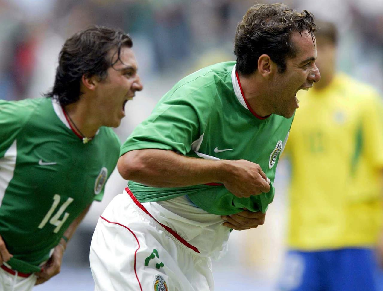16.- México 1-0 Brasil (27-julio-2003).- Recordado es la final de la Copa Oro 2003 en el Estadio Azteca cuando con tanto dorado de Daniel Osorno al minuto 97 el equipo de Ricardo Antonio LaVolpe se llevó el campeonato en casa. (Foto: Mexsport).