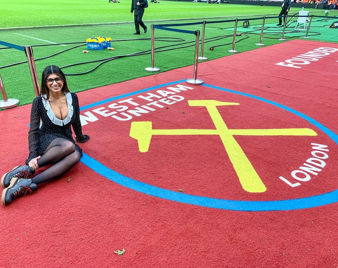 Regresa la Premier League y nadie se emociona más que Mia Khalifa, la exactriz y estrella del porno, quien hasta se atrevió a dar su XI ideal con figuras del West Ham, pero sin otros cracks como Mané, Alisson o Pogba. ¿Quién sobra y quién falta?