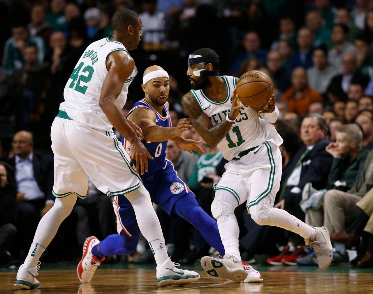 Kyrie y sus Celtics esta noche contra los 76ers del novato Simmons.