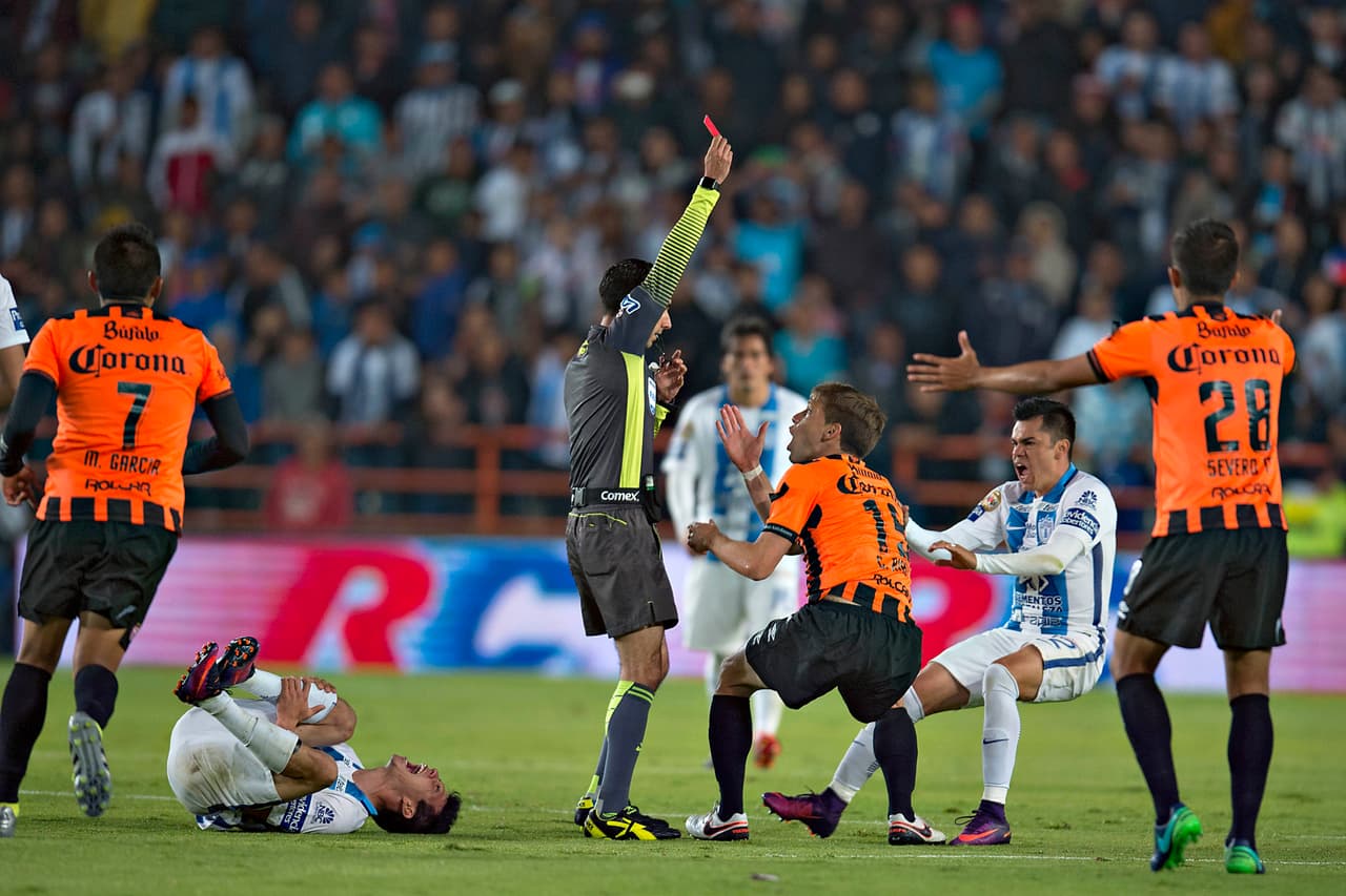 El árbitro del cotejo fue César Arturo Ramos, quien cumplió con su trabajo y amonestó a los locales Omar González y Stefan Medina, así como a los visitantes Fernando Meza, Jairo González y Brayan Beckeles, más la roja a Claudio Riaño, al 88.