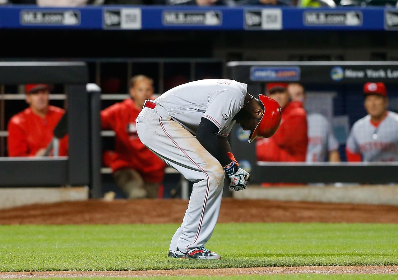 Brandon Phillips golpeado tres veces en un solo turno al bate