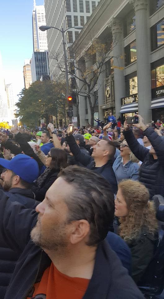 Miles de fanáticos salieron a la Milla Magnífica para ser parte del histórico desfile de la victoria.