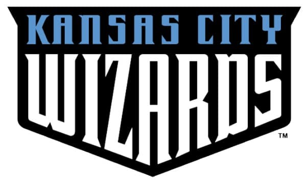 De 2007 a 2010 el escudo lució más sobrio, con menos colores, pero con una tipografía jovial.