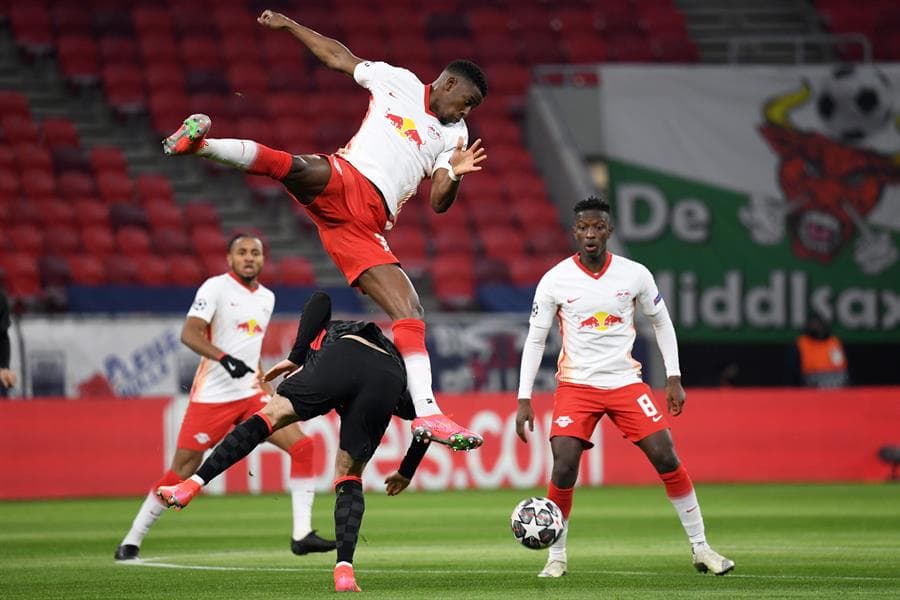 Con goles de Sadio Mané (57') y Mohamed Salah (53'), el Liverpool vence 2-0 al Red Bull Leipzig en el Puskas Arena, durante el juego de ida de los Octavos de Final de la UEFA Champions League. El equipo inglés se lleva la ventaja en este partido.