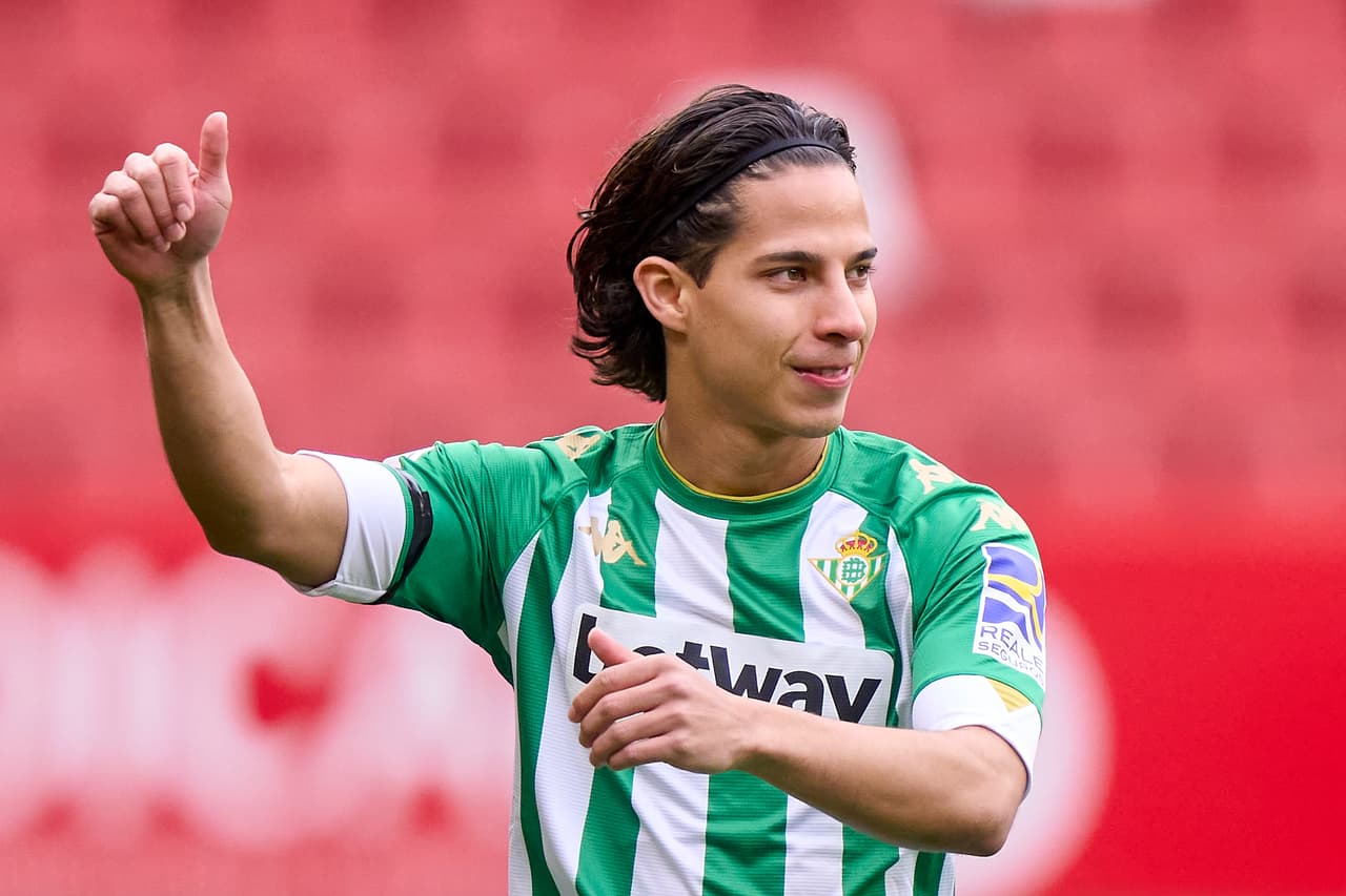 El director deportivo del Betis se deshace en elogios sobre Diego Lainez