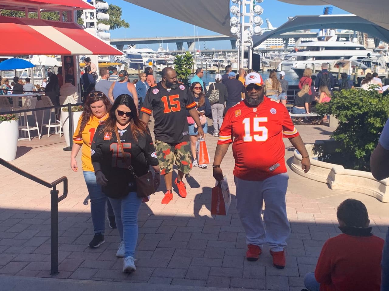 Así se vive el color en el Hard Rock Stadium de Florida previo al partido entre San Francisco 49ers y Kansas City Chiefs.