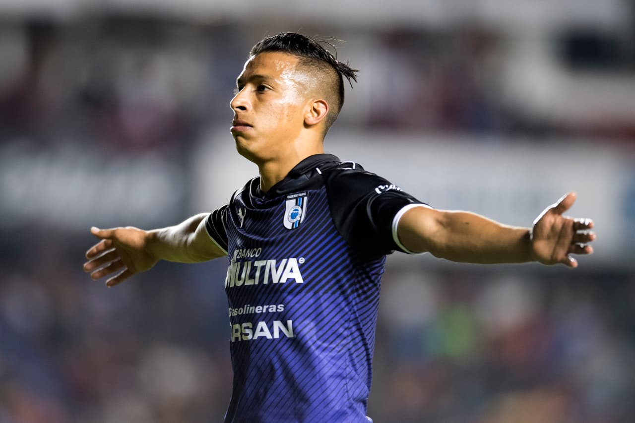 Otro refuerzo que estaría en la carpeta de las Chivas es el delantero de Querétaro Ángel Sepulveda.