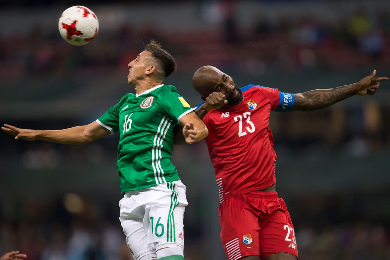 Photo during the match Mexico vs Panama corresponding to the Eliminations to the World Cup Russia 2018, in the Azteca Stadium, in the photo: Foto durante el partido Mexico vs Panama correspondiente a las Eliminatorias Rumbo al Mundial Rusia 2018, en el Estadio Azteca, en la foto: Hector Herrera Mexico y Felipe Baloy Panama 01/09/2017/MEXSPORT/Osvaldo Aguilar