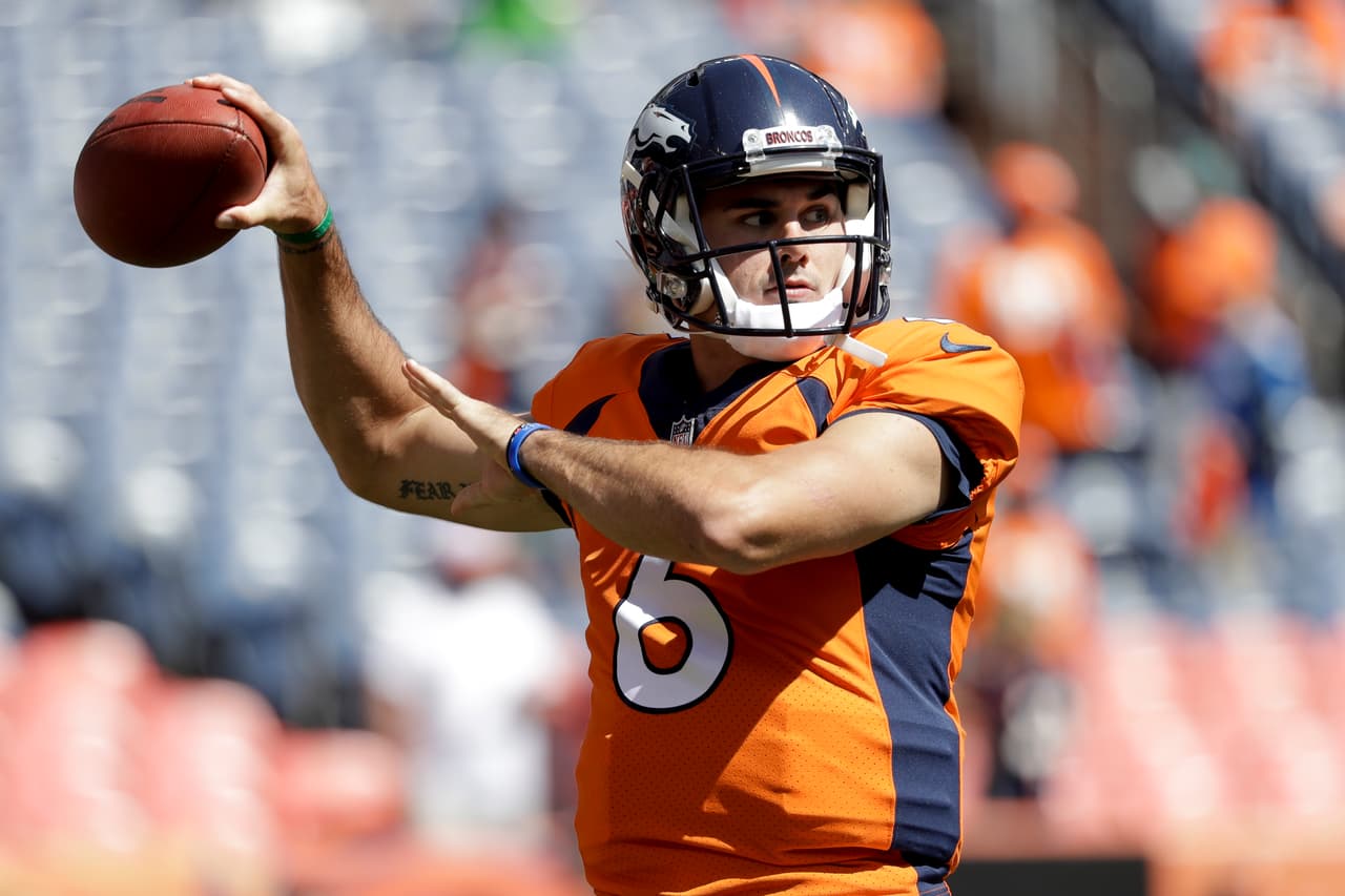 El quarteback de los Broncos, Chad Kelly, fue detenido por meterse a una casa ajena.