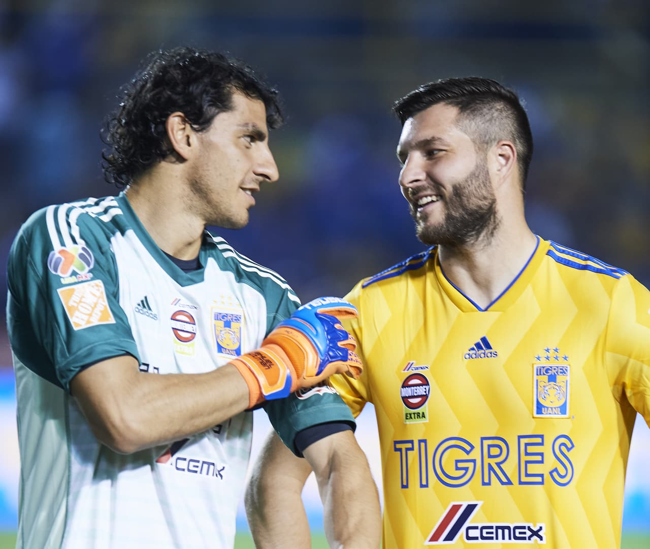 Nahuel Guzmán trollea a Gignac por su lujosa mochila