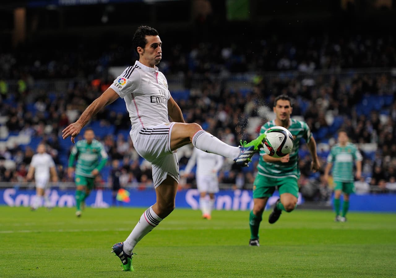 A sus 33 años de edad, todavía quiere mantenerse en España pero se habla de que podría llegar a la MLS e incluso de que lo quiere el Cruz Azul de la Liga MX.