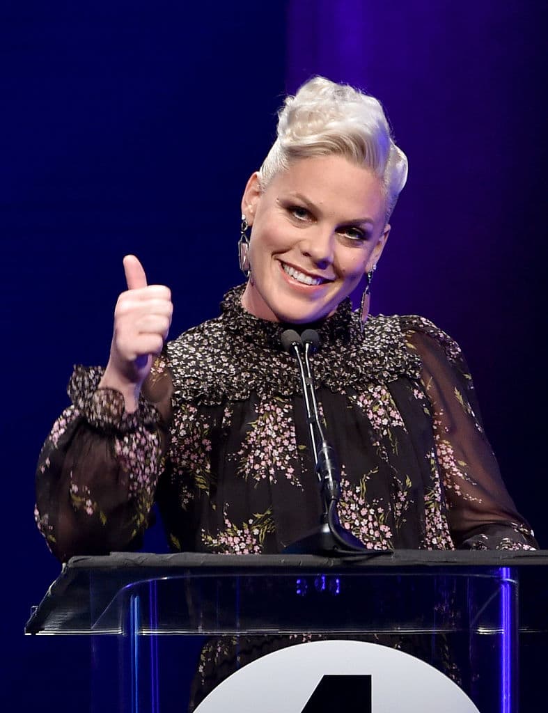 Los ganadores anteriores son J-Lo, Neil Diamond, Stevie Wonder, Prince, Celine Dion, Cher, Janet Jackson, Mariah Carey y Garth Brooks.