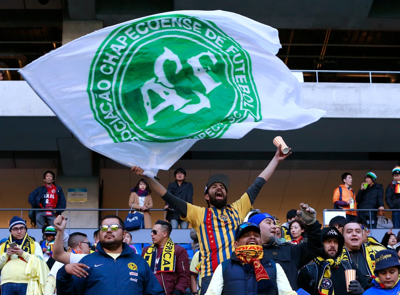 De igual forma, los americanistas enviaron un mensaje de solidaridad a los hermanos del pueblo de Chapecó que perdieron a los héroes de su equipo en un accidente aéreo, tragedia que le dio la vuelta al mundo.