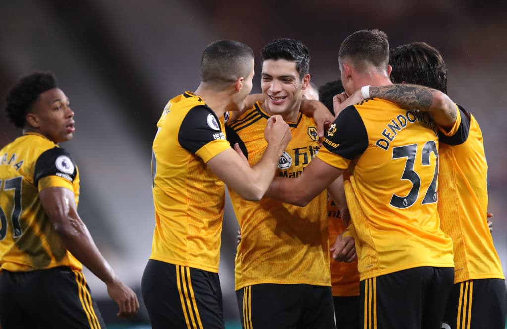 De último minuto empata Newcastle ante el Wolverhampton en el Estadio Molineaux. El mexicano Raúl Jiménez anotó el primer gol del encuentro, pero fue al minuto 88 cuando Jacob Murtphy le da el gol del empate a los 'Magpies' en la quinta jornada de la Premier League.