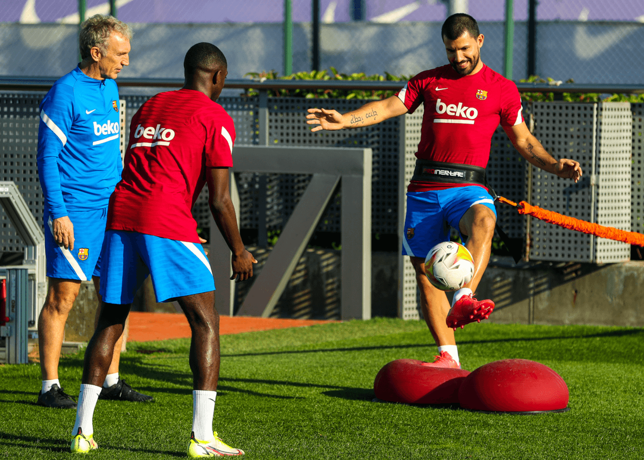 Dembélé y Agüero vuelven a ejercitarse con el grupo en el Barcelona