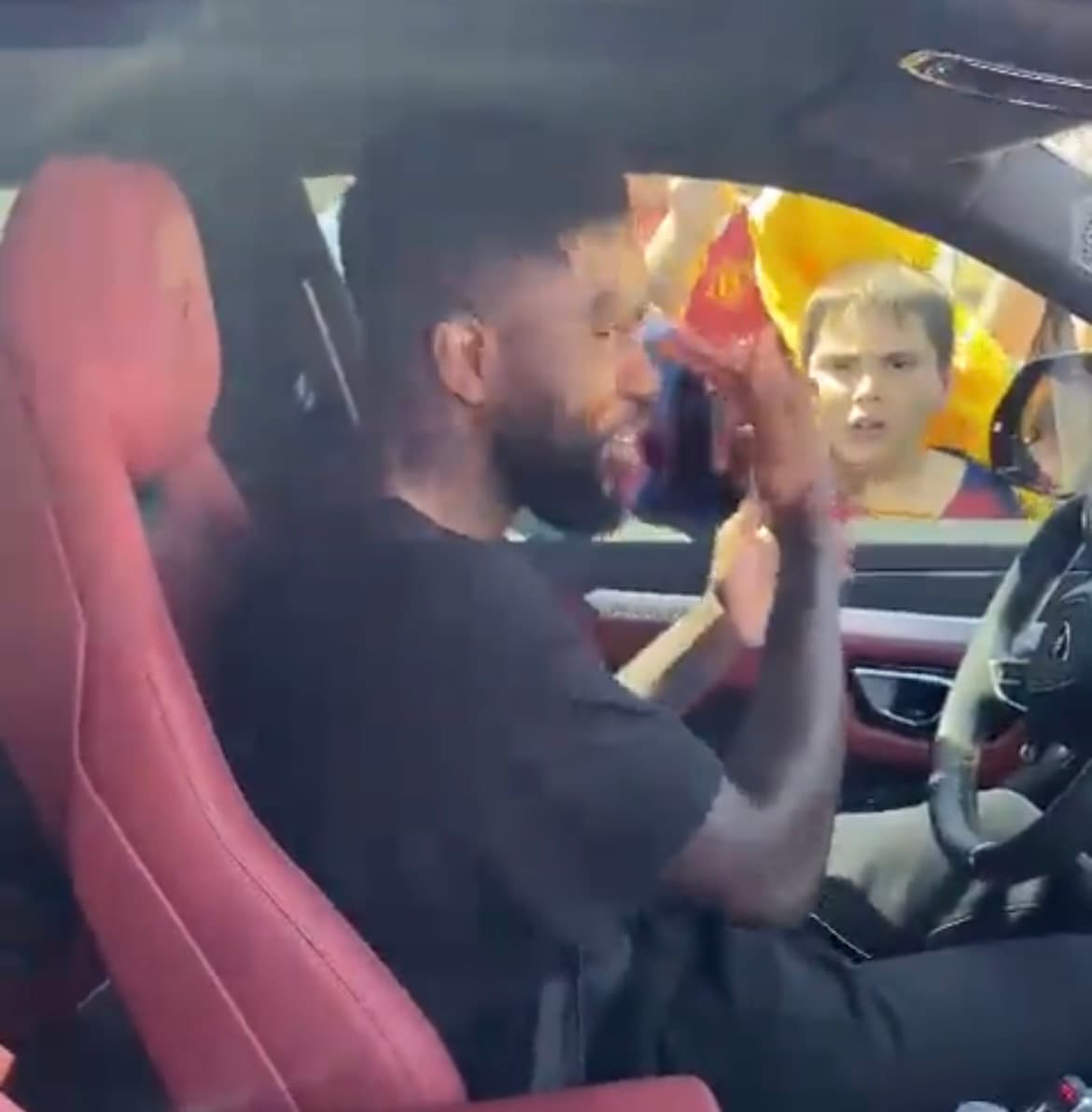 Umtiti desprecia a niño que pidió su autógrafo: "No toques"