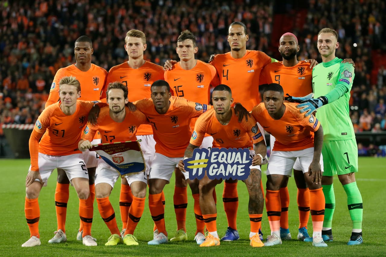 Stefan de Vrij y Frenkie de Jong juegan para Países Bajos.