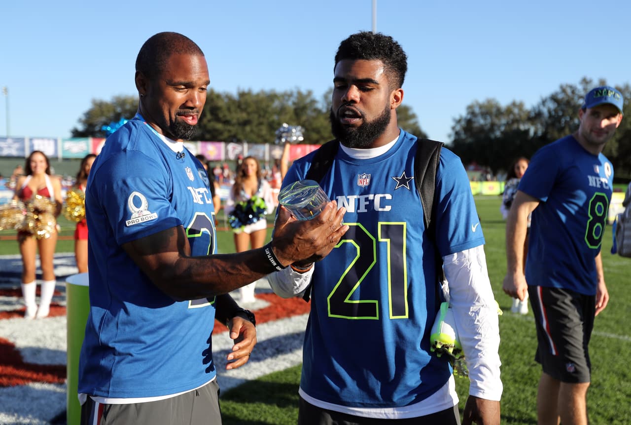 NFC Legends captain Charles Woodson celebrates with Dallas Cowboys running back Ezekiel Elliott (21) during the 2017 Pro Bowl Skills Showdown on Wednesday, Jan. 25, 2017 in Lake Buena Vista, Fla. (Ben Liebenberg via AP)