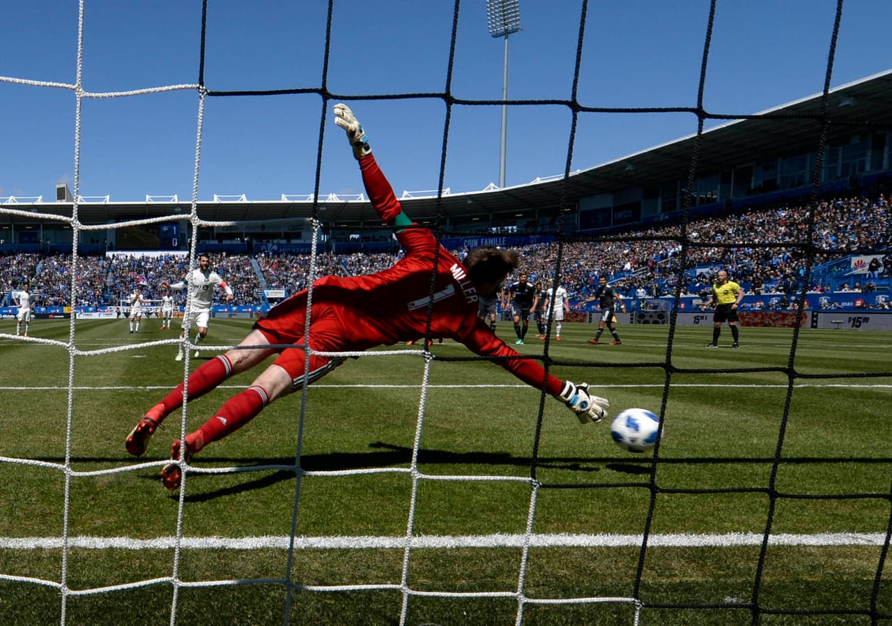 El 2-0 llegó al minuto 16 para el dominio total de Montreal, que con un penalti de Piatti ponía condiciones.