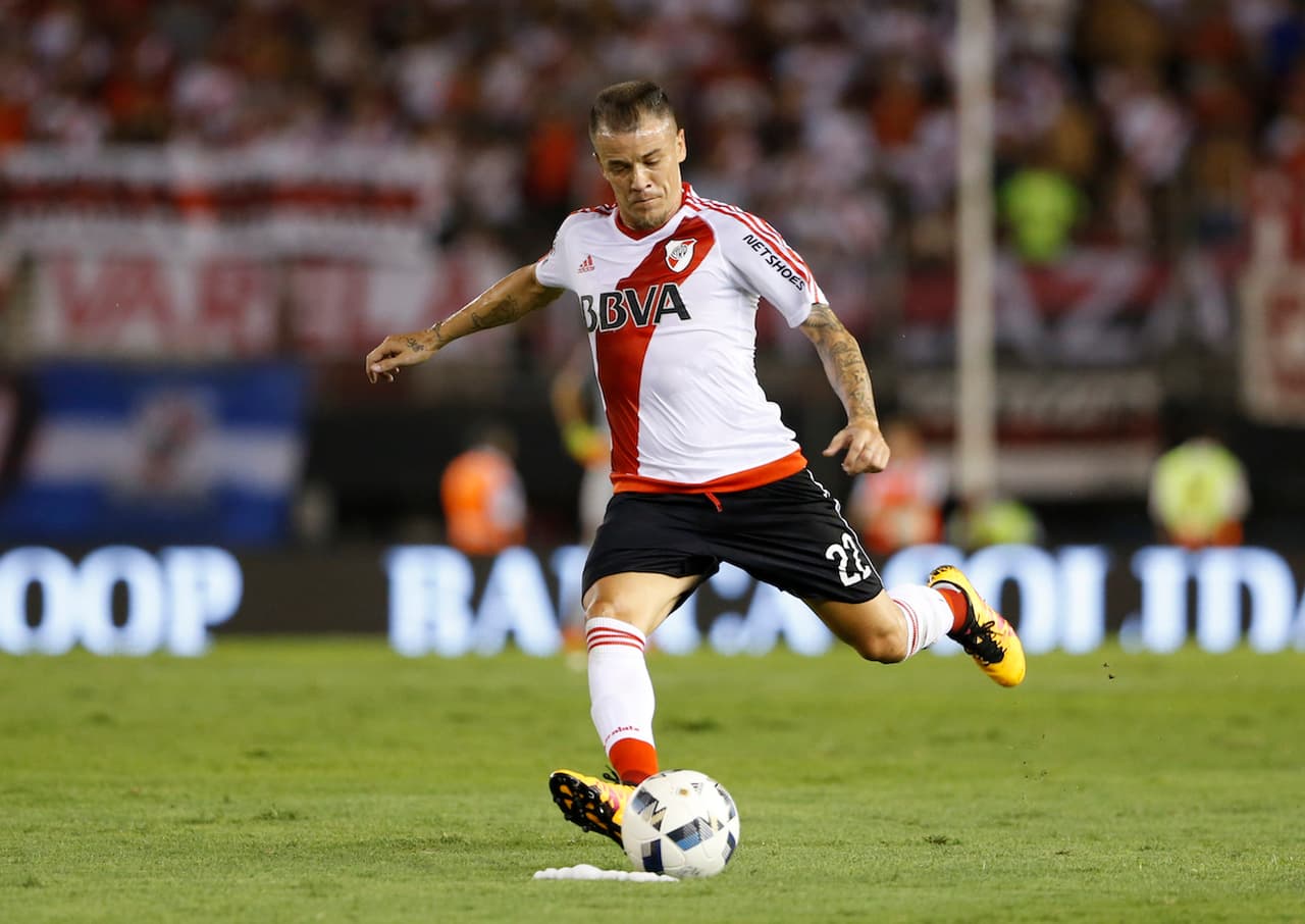 Andrés D'Alessandro (Argentina) - El 'Cabezón' pintaba para ser figura mundial desde sus primeros pasos en River Plate que le permitieron dar el salto a Europa con el Wolfsburgo. Pasó por Portsmouth y Zaragoza, pero nunca pudo brillar de ese lado del planeta. Regresó a su país con San Lorenzo y luego fue al Inter de Portoalegre donde es ídolo.