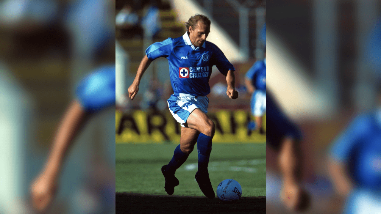 <b>Héctor Adomaitis</b>
<br>- En Cruz Azul debe ser muy recordado pues perteneció a la última plantilla que conquistó un título de Liga hace 23 años.
<br>- Su apariencia asemejaba a una persona originaria de Rusia, por eso surgió su apodo.