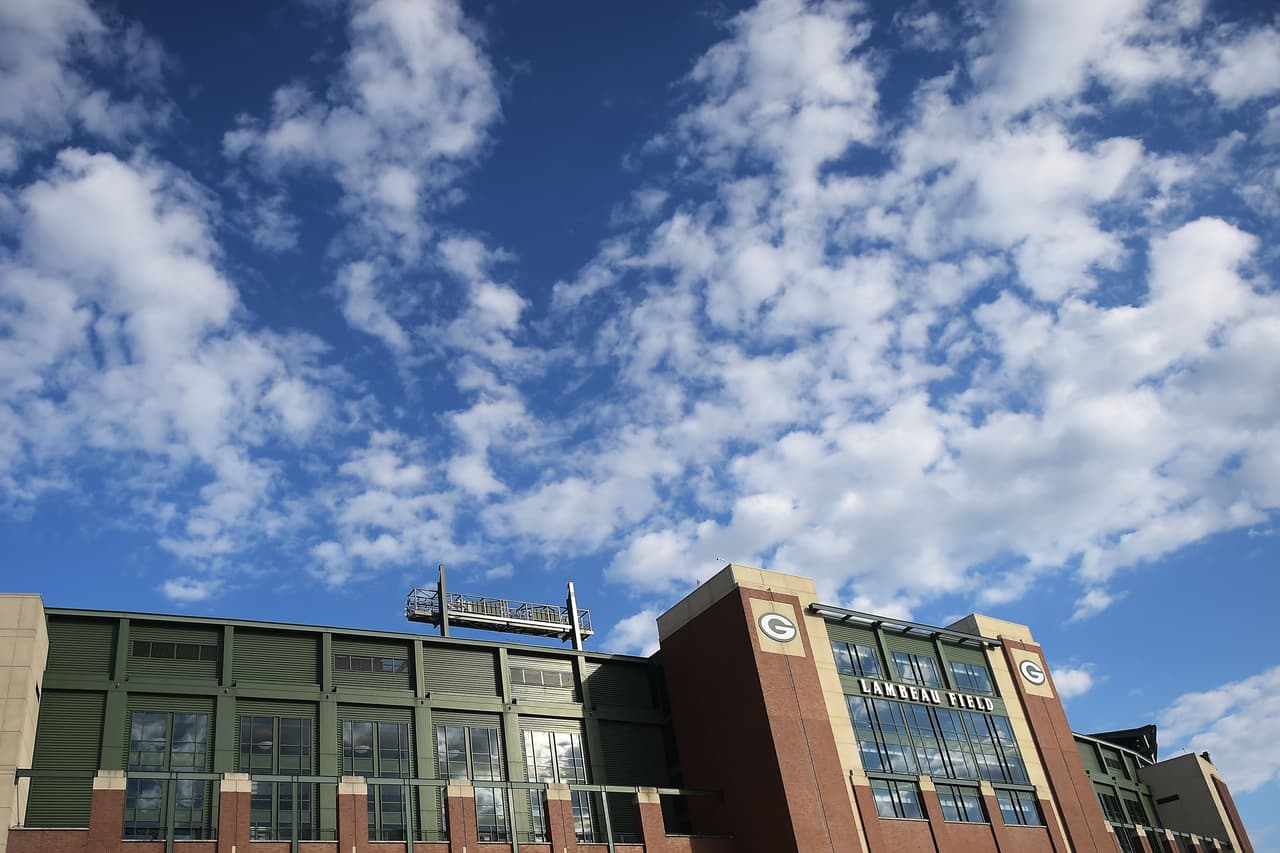 Con este contexto, los ojos de los aficionados estuvieron puestos en el Lambeau Field, casa de los Empacadores de Green Bay.