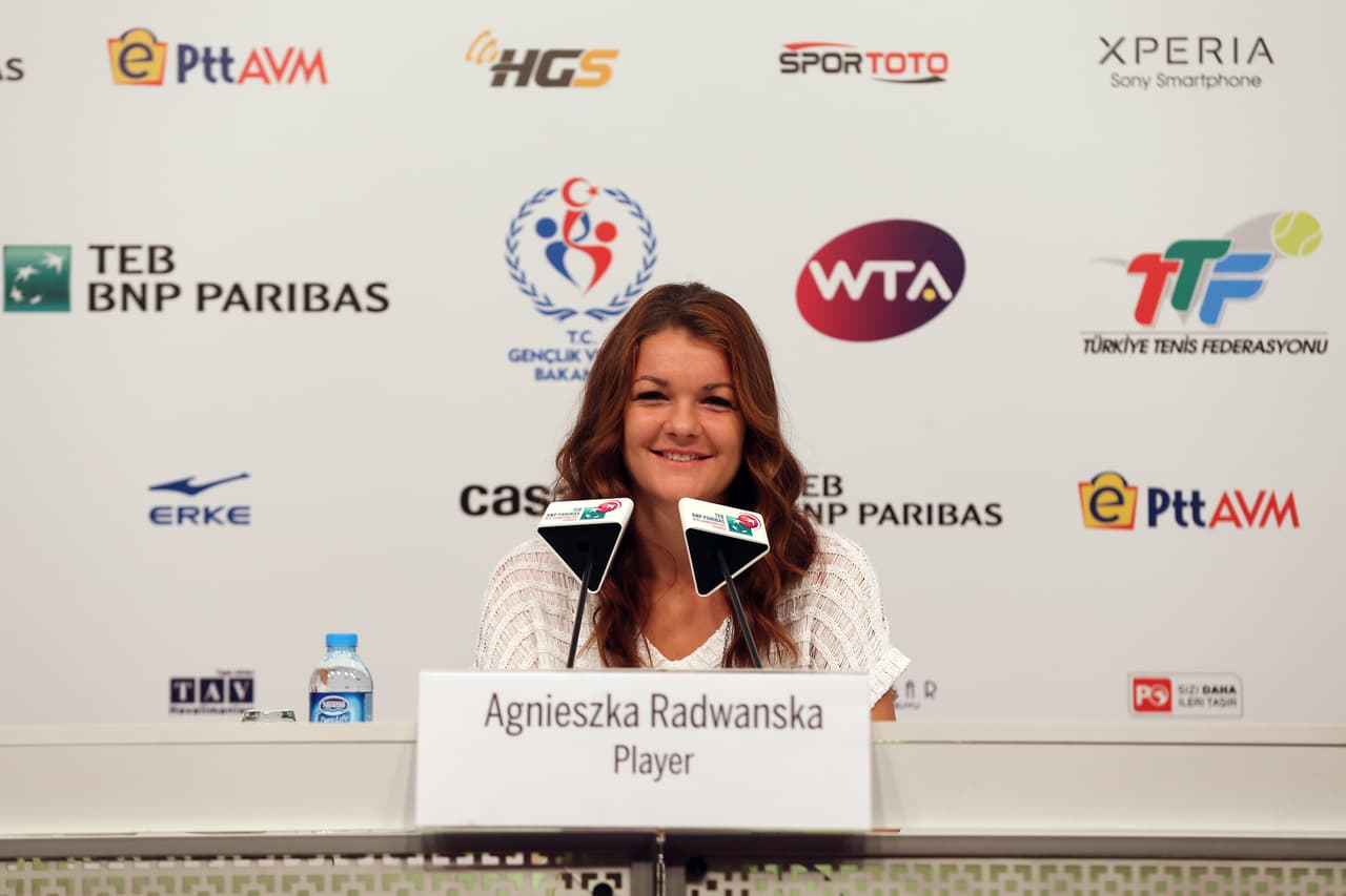 "Considerando mi salud y la alta cuota que hay que pagar en el tenis profesional, me tengo que dar la oportunidad de no exigirle a mi cuerpo más allá de los límites", escribió la polaca en Facebook.