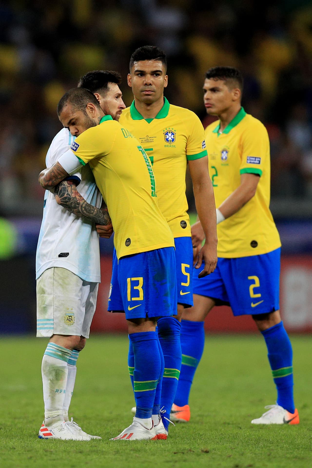 Al finalizar no podía faltar el abrazo con su amigo, con quien compartió años de gloria en el Barça hasta que se fue a la Juventus.