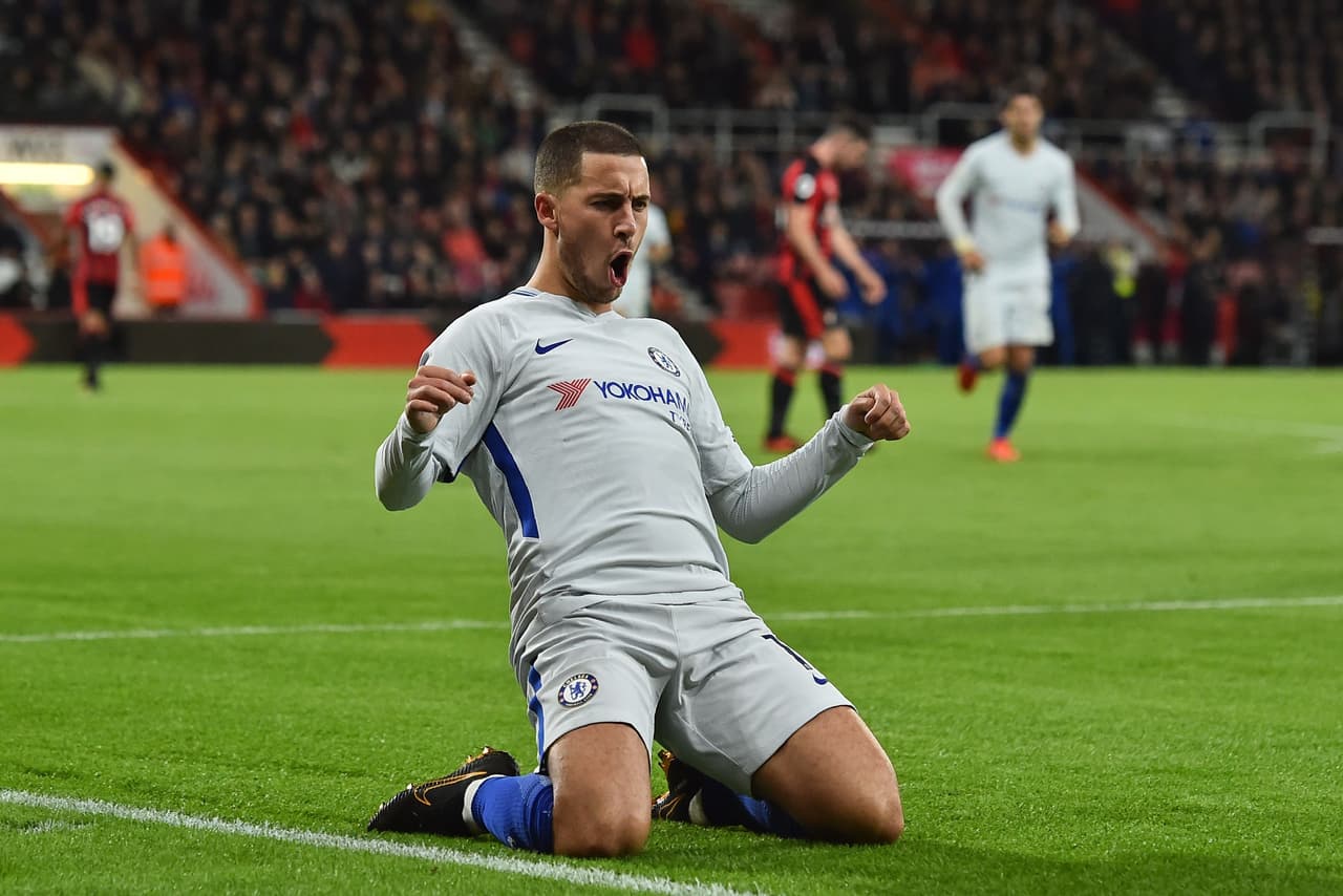 Hazard mete al Chelsea en puestos de 'Champions' y hunde al Bournemouth