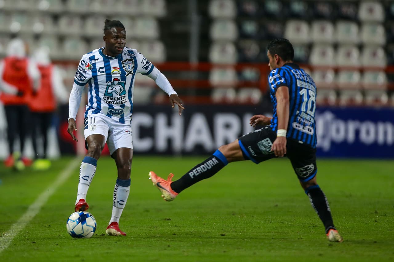 Los Tuzos se fueron con ventaja al descanso tras los tantos de Nicolás Ibáñez y Luis Chávez, pero Ángel Sepúlveda rescató el empate para los Gallos; José Angulo había adelantado a los visitantes.