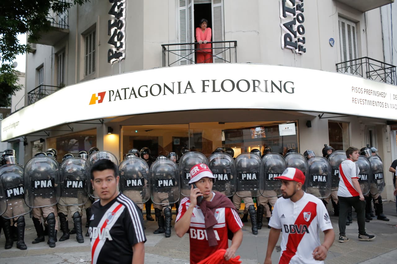 El personal de policía deberá estar preparado para este domingo una vez más al ser reprogramada la final.