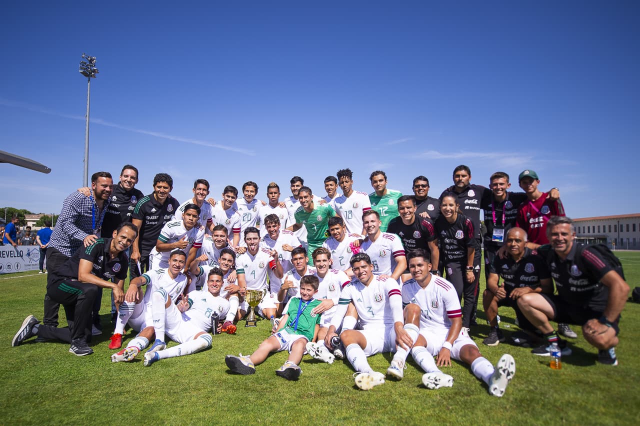 México venció a Colombia con goles de Santiago Muñoz y Efraín Álvarez para quedarse con el tercer lugar del torneo Maurice Revello.