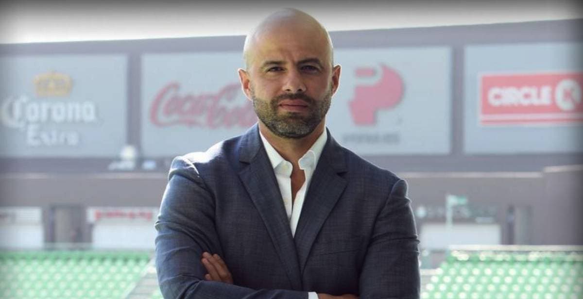 El presidente de Santos Laguna critica al arbitraje