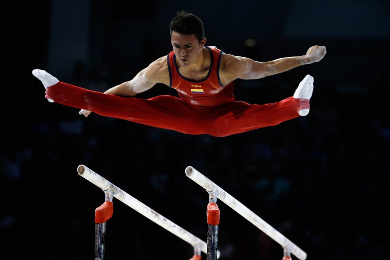 Calvo logró la mejor evaluación en la barra fija, el último aparato, con 15.750 puntos, pero su desempeño errático al comienzo del recorrido, en el caballo con arzones, lo dejó en una desventaja que le imposibilitó revalidar el título obtenido en Guadalajara 2011.