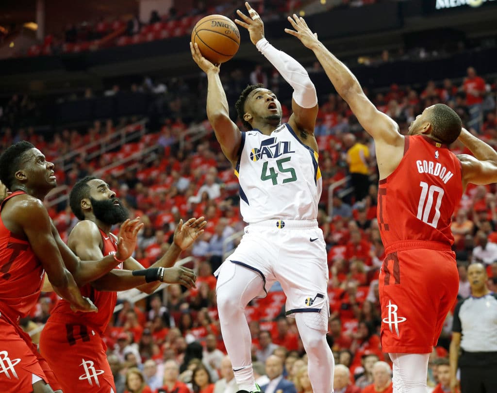 Y hablando de Donovan Mitchell, el líder del Utah Jazz, el juvenil guardia del equipo de Salt Lake City, acabó apenas con 12 puntos, añadiendo una actuación decepcionante tras otra en esta serie.