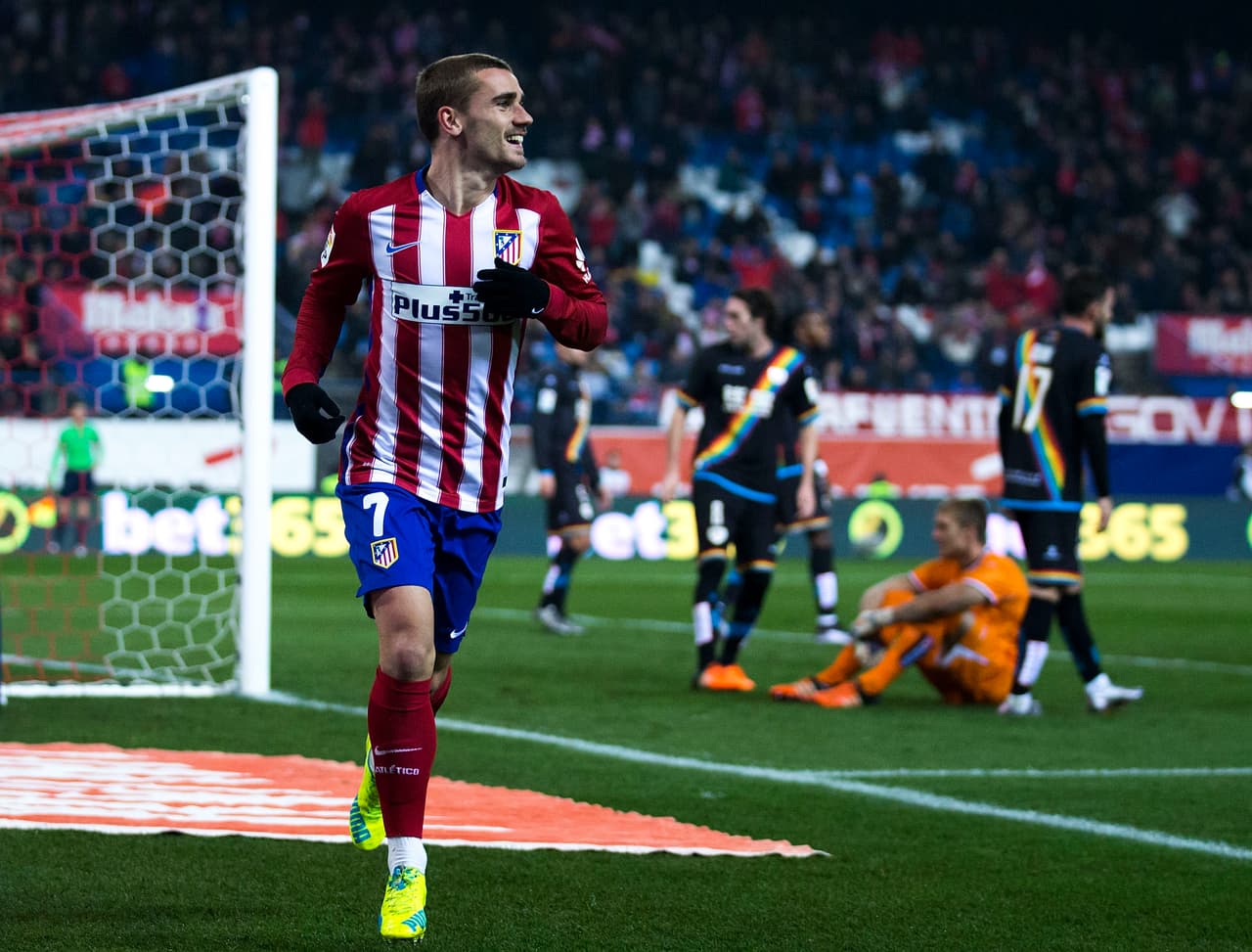 El Atlético de Madrid golea 3-0 al Rayo con Correa y Griezmann y se mete a cuartos de Copa