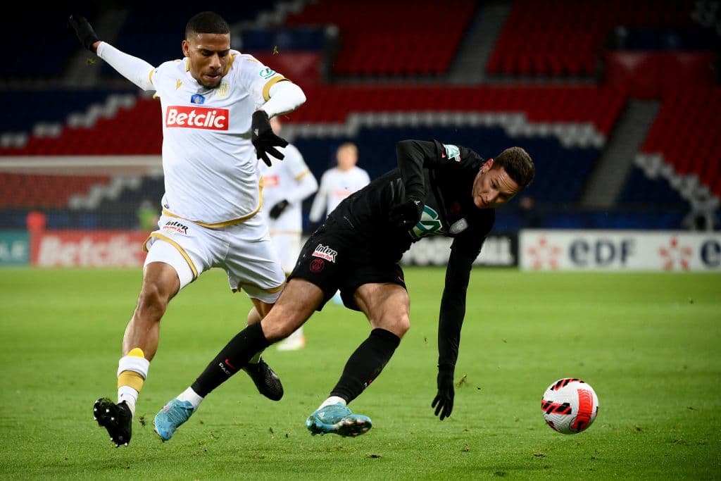 Paris Saint-Germain quedó fuera tras caer ante Niza en tanda de penales, aún con Messi y Kylian Mbappé en cancha. Tras terminar 0-0 en tiempo regular, el partido se decidió desde los once pasos y los visitantes pasan a Cuartos de Final.