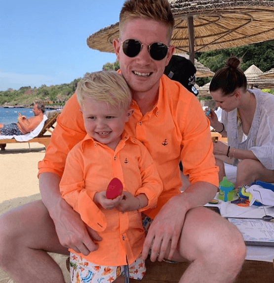 Kevin De Bruyne, campeón del triplete inlés con Manchester City, se fue a la playa con su familia antes de unirse a Bélgica.