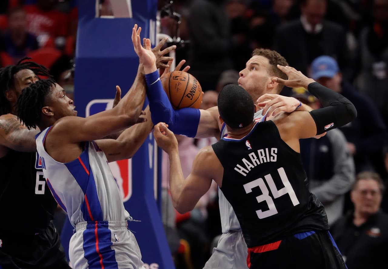 Lou Williams encestó 26 puntos y Los Angeles Clippers propinaron a su excompañero Blake Griffin su primera derrota con Detroit, al vencer 108-95 a los Pistons.