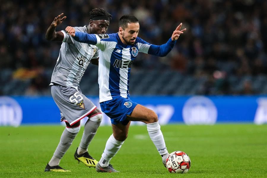 Porto 1-0 CD Aves. Iván Marcano hizo el gol del triunfo para los locales que siguen segundos con 25 puntos.