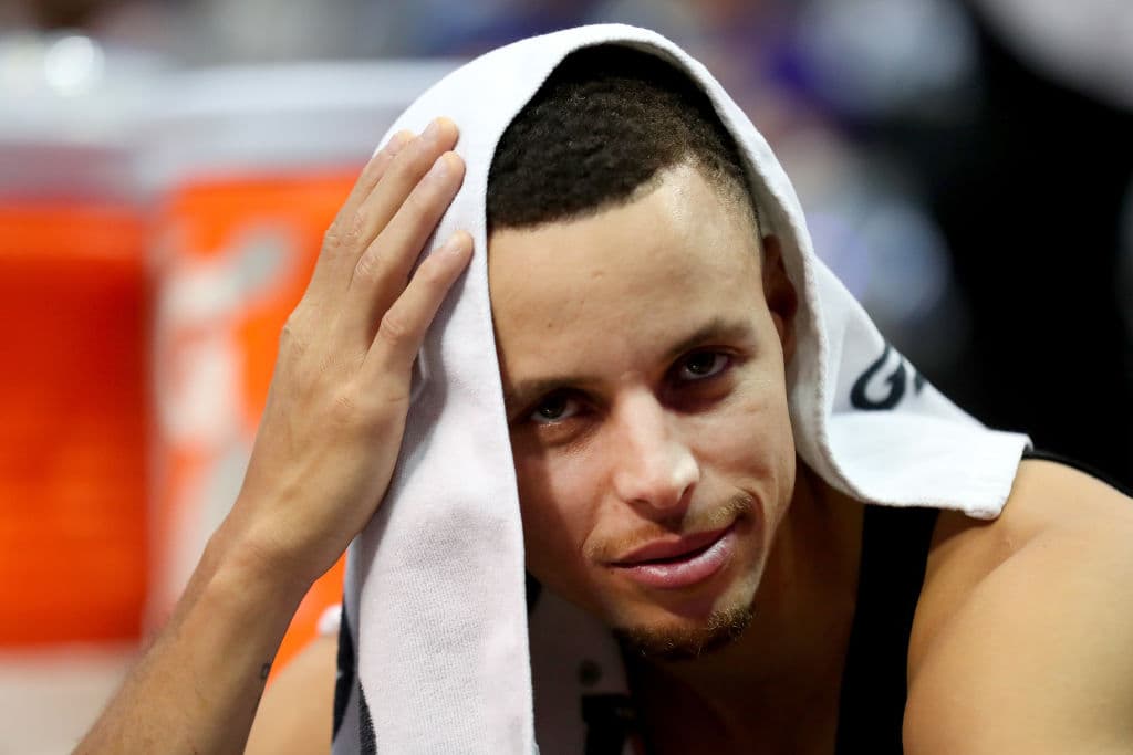 Esta temporada Curry apenas ha participado en 12 encuentros, promediando 29.5 puntos por juego y 33-3 minutos por duelo. Parece ser que su retorno a la duela está muy cercano.